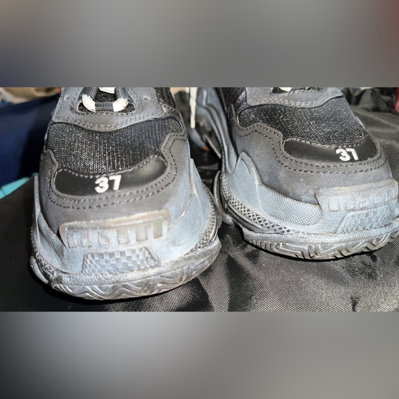 Sneakers - Picture 5 of 6